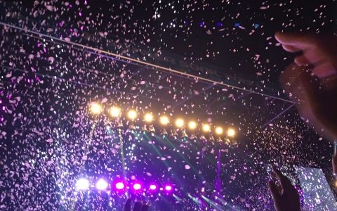 秋山黄色と米津玄師の音楽は似ているのか否か？ネットのファンの声や楽曲を調査！